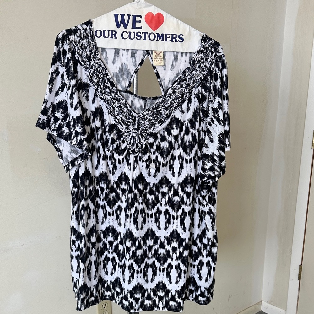 Faded Glory Black and White Patterned Blouse